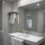 Ton Hotel